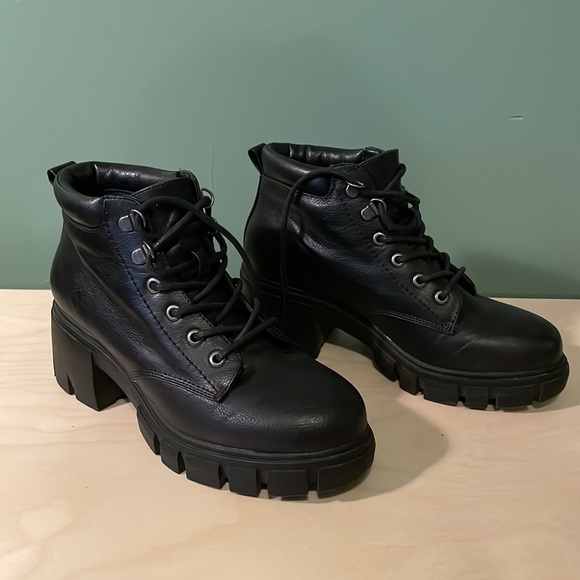 Leather ankle boots with small heel - Picture 5 of 7